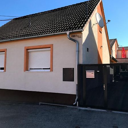 Apartman Marta Banka Zewnętrze zdjęcie