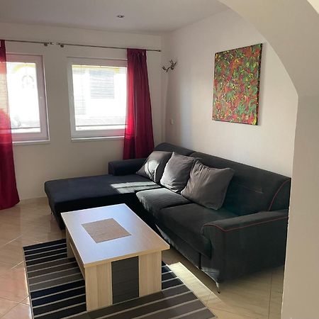 Apartman Marta Banka Zewnętrze zdjęcie
