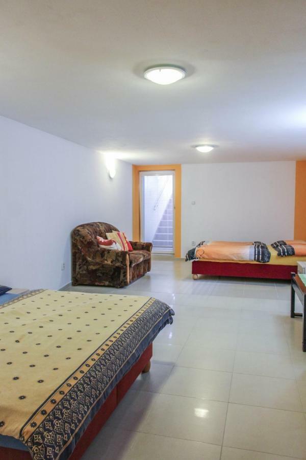 Apartman Marta Banka Zewnętrze zdjęcie