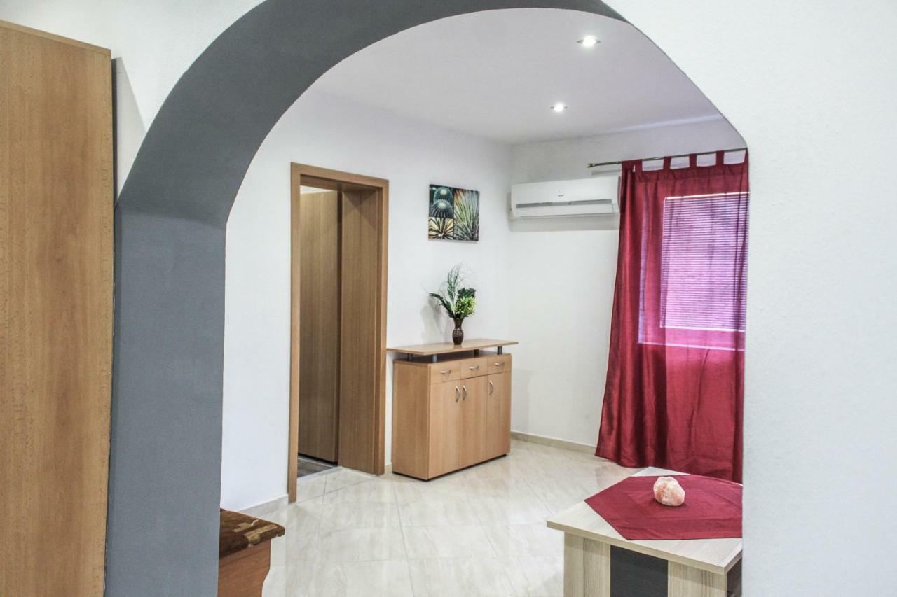 Apartman Marta Banka Zewnętrze zdjęcie
