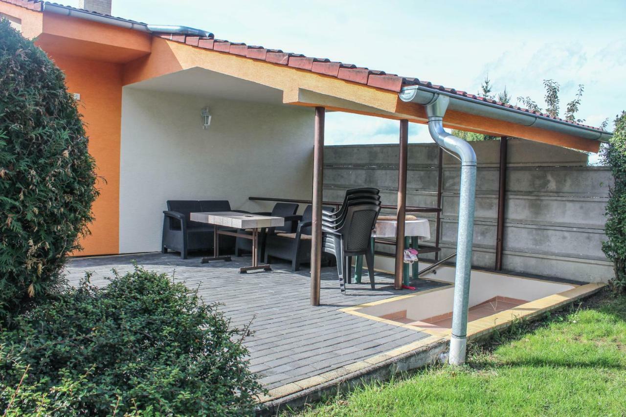 Apartman Marta Banka Zewnętrze zdjęcie