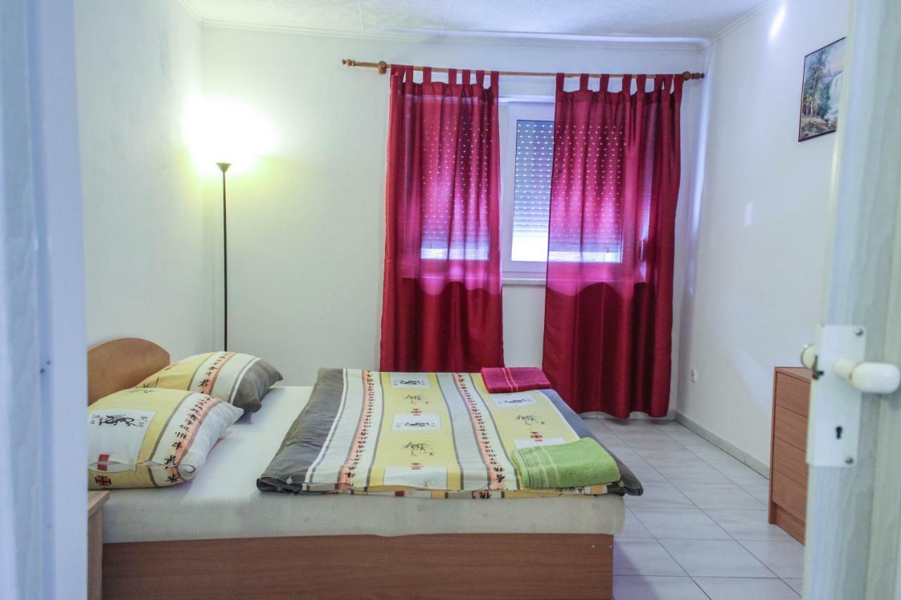 Apartman Marta Banka Zewnętrze zdjęcie
