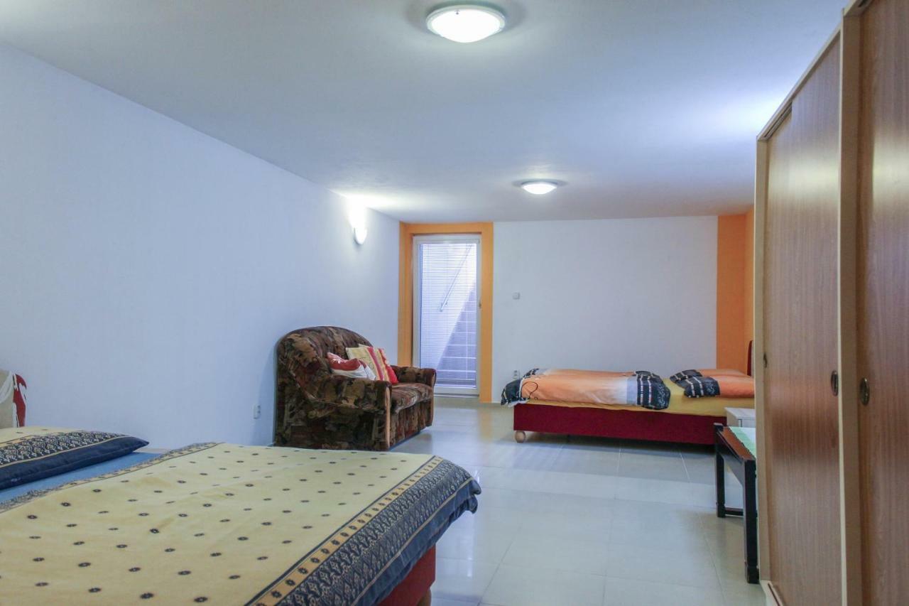 Apartman Marta Banka Zewnętrze zdjęcie