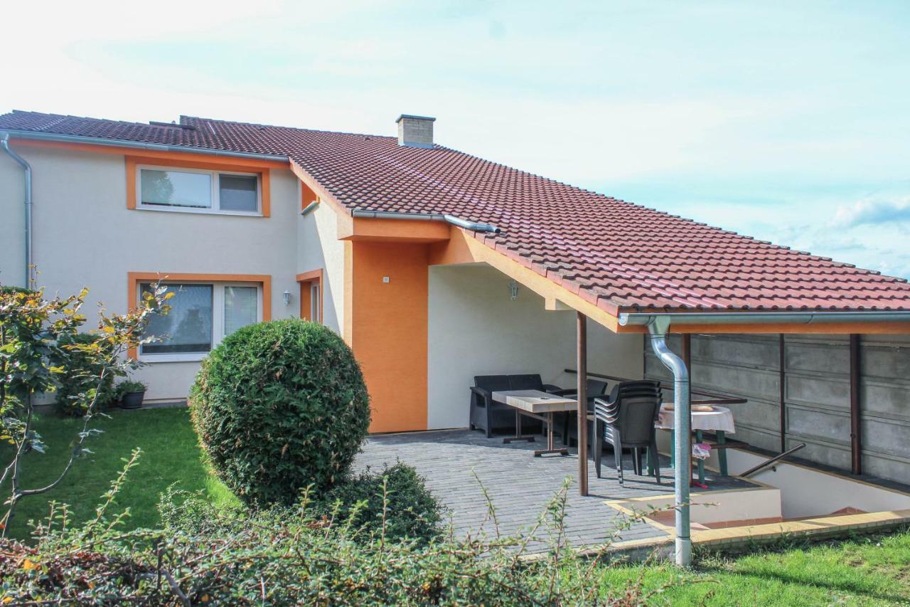 Apartman Marta Banka Zewnętrze zdjęcie