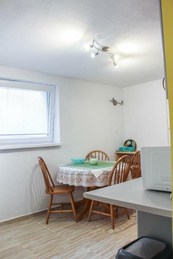 Apartman Marta Banka Zewnętrze zdjęcie
